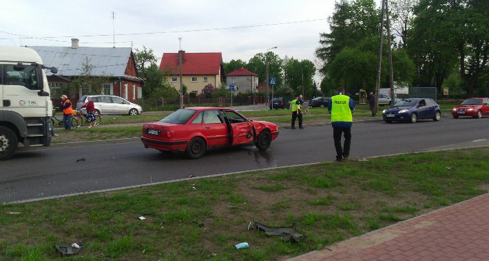Motocykl zderzył się z osobówką