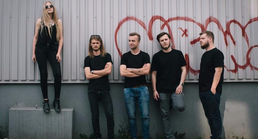 Koniec Listopada i The Punitive w Pub Blues