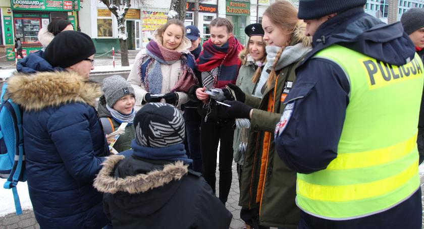 Bądź widoczny na drodze. Policja i harcerze na rzecz bezpieczeństwa 