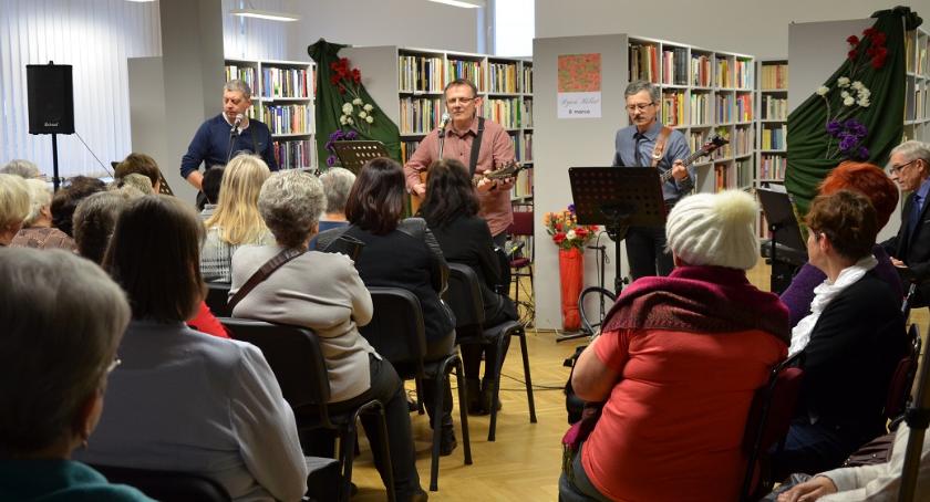Dzień Kobiet w bielskiej bibliotece