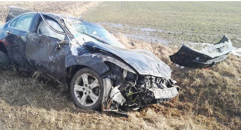 Wypadek na trasie Topczewo – Wólka Pietkowska. Zawiniła prędkość 