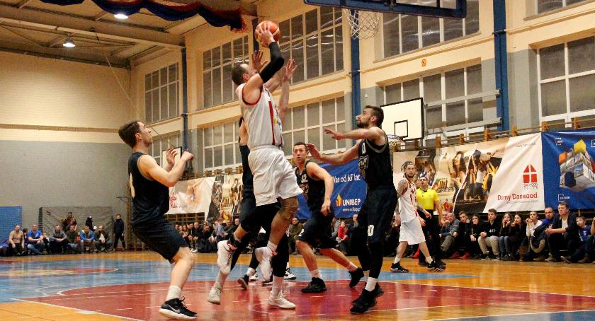 Tur Basket przegrywa z Dzikami Warszawa