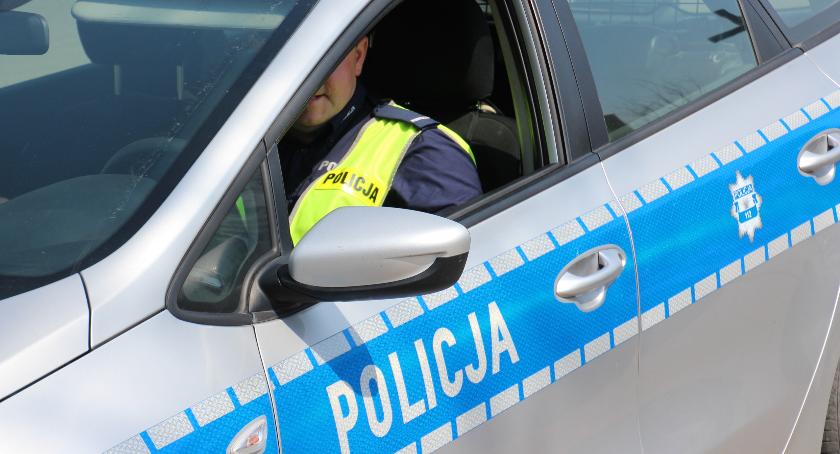 Mężczyzna po pościgu zatrzymał pijanego kierowcę i oddał go w ręce policji