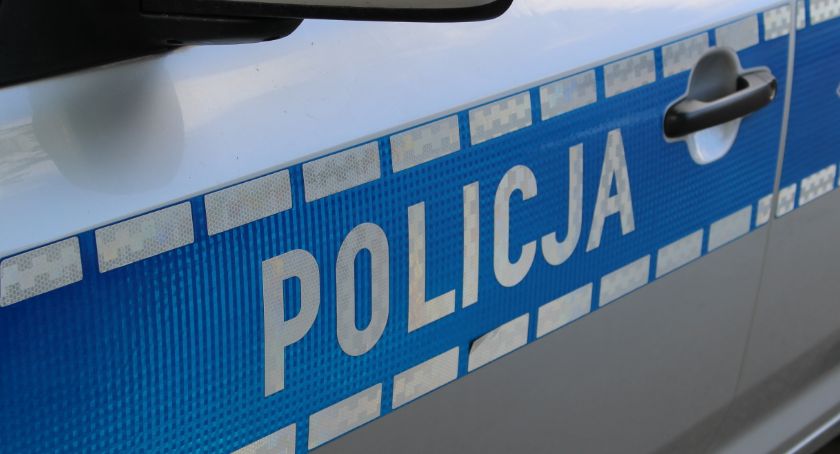 Policjanci eskortowali auto z ciężarną kobietą