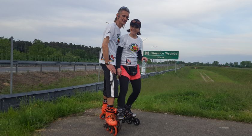 Para rolkarzy jedzie przez Polskę dla chorego chłopca. Na trasie m.in. Bielsk Podlaski