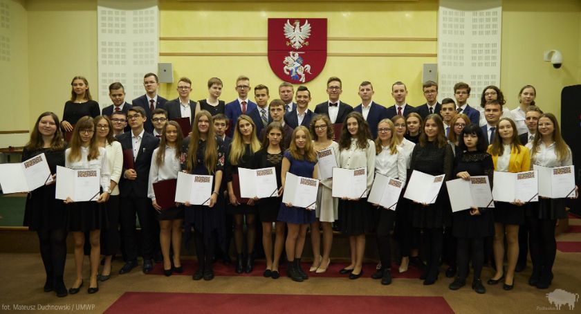Zarząd Województwa Podlaskiego przyznał stypendia za szczególne osiągnięcia w nauce
