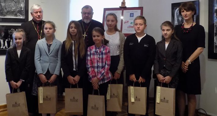 Muzeum w Bielsku Podlaskim nagrodziło uczestników konkursu Święty Jan Paweł II w oczach dziecka