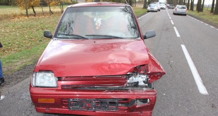 Zderzenie daewoo z passatem na drodze w miejscowości Knorydy