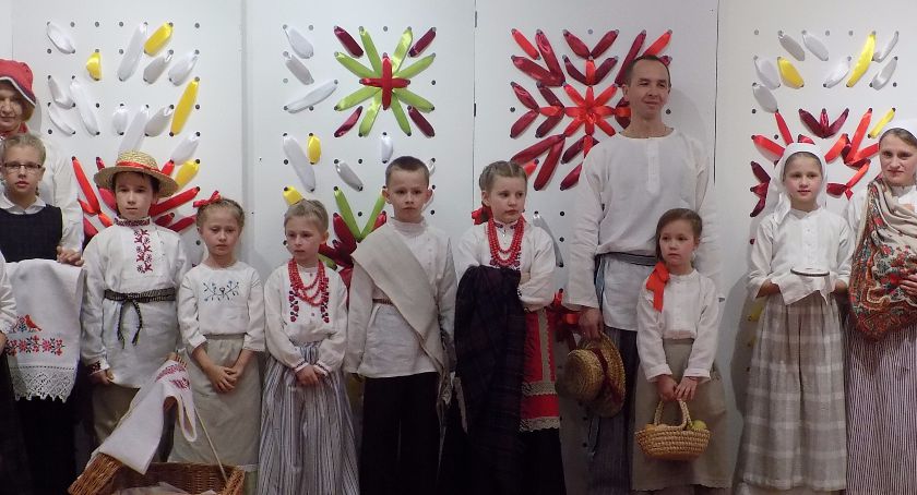 Pokaz strojów ludowych w Muzeum w Bielsku Podlaskim