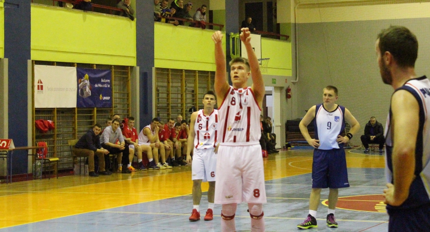 Sokół Ostrów Mazowiecka wygrywa z Turem Basket Bielsk Podlaski 64:57
