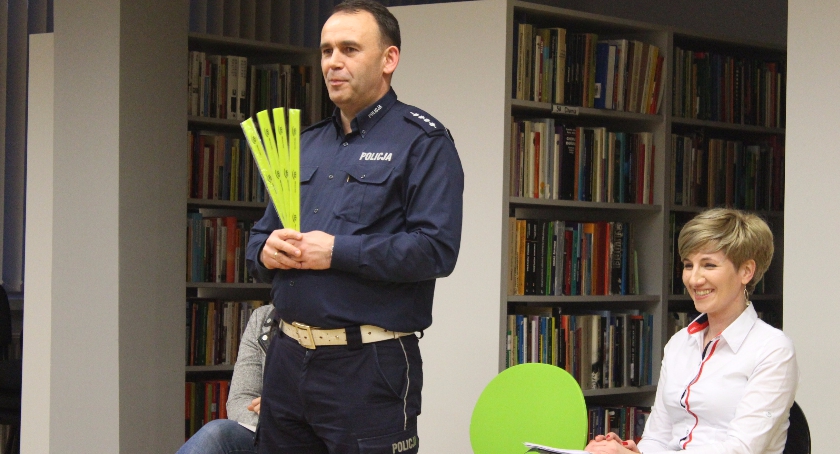 Spotkanie Policji z seniorami w Miejskiej Bibliotece Publicznej