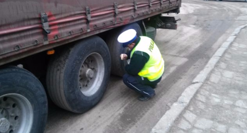 Bielska policja kontroluje tiry i autobusy (zdjęcia)