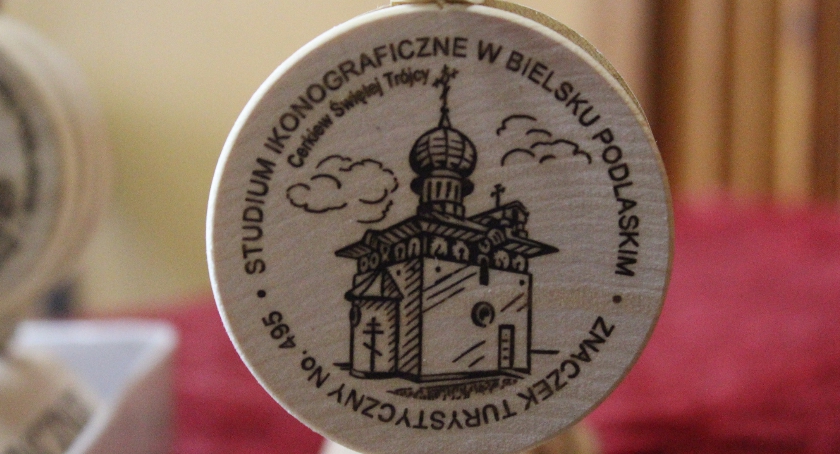 Promocja znaczka turystycznego z wizerunkiem Studium Ikonograficznego w Bielsku Podlaskim