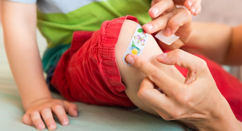 Pierwsza pomoc na wakacjach -  kompletujemy wyjazdową apteczkę