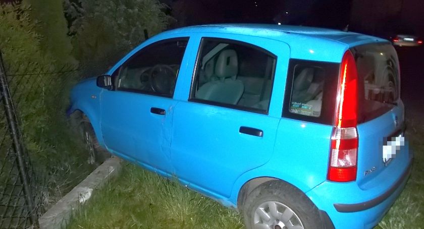 Groźne zdarzenie w Ojrzeniu. W środku nocy uderzył w ogrodzenie [zdjęcia]