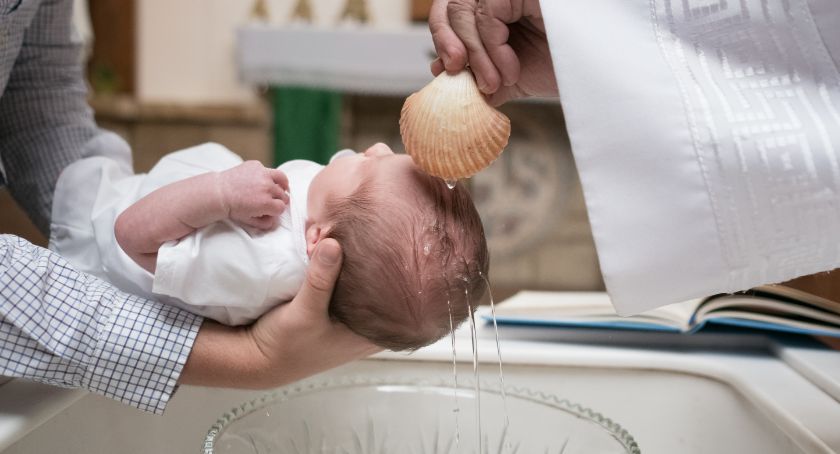 Kiedy można ochrzcić dziecko? Są postanowienia kurii 