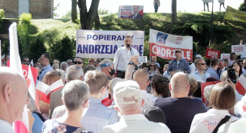 Andrzej Duda z wizytą w Ciechanowie. Nie obyło się bez form protestu