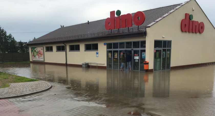 Zalanie parkingu w Grudusku
