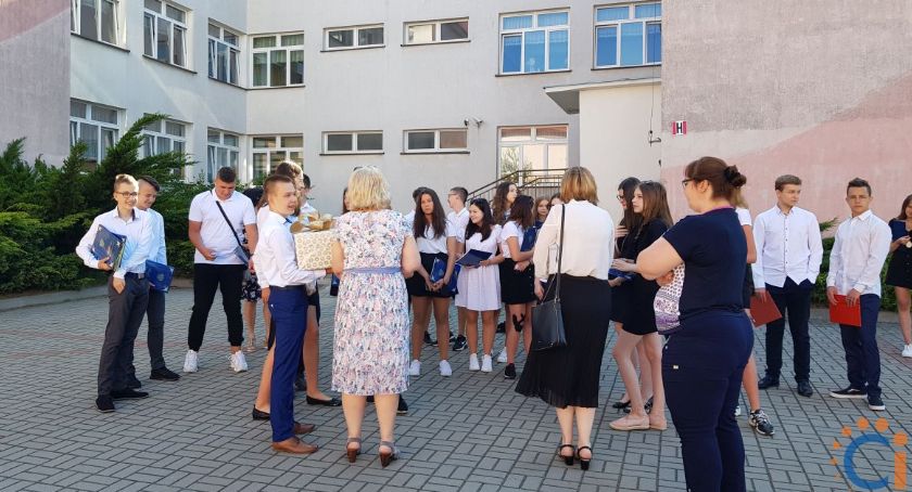 Zakończenie roku szkolnego. Uczniowie odebrali świadectwa