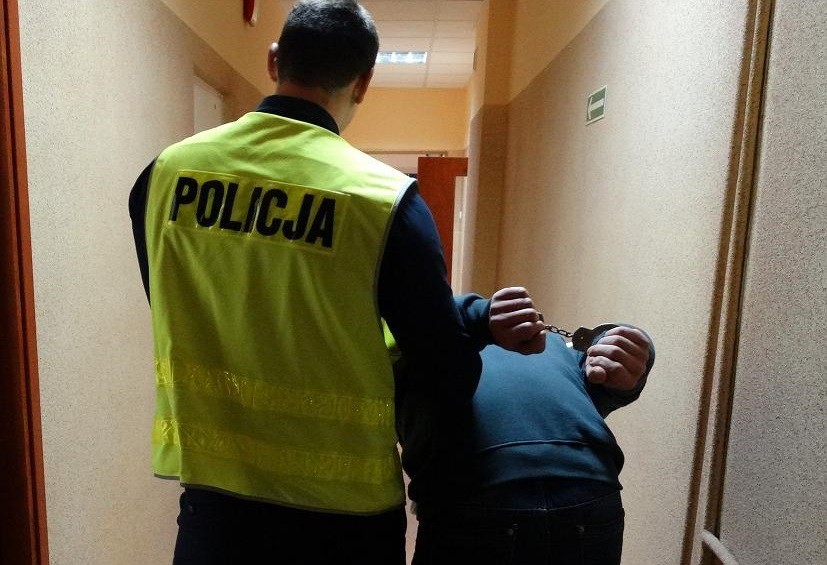23-latek z Ciechanowa zatrzymany z narkotykami. Wpadł, bo pił alkohol w miejscu publicznym