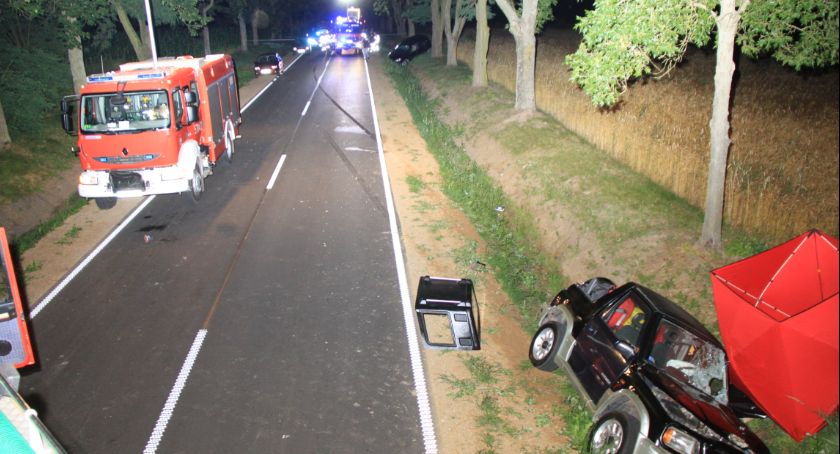 Tragedia na drodze. Zatrzymali się, by pomóc. Jedna osoba nie żyje [zdjęcia]