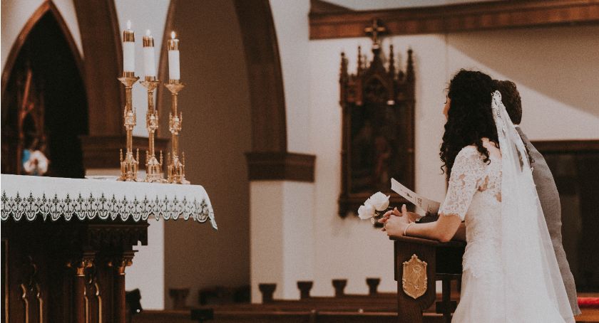 Podczas ślubu nie usłyszymy już Hallelujah L. Cohena. Diecezja płocka wprowadza nowe zasady