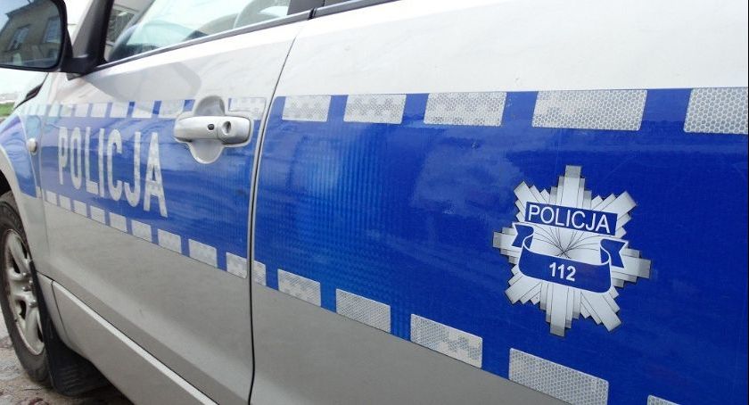 Rozbił butelkę na głowie kolegi i uciekł