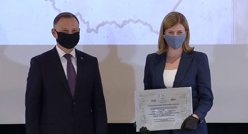 Problematyczna tablica. Potyczek prezydenta z prezydentem ciąg dalszy?