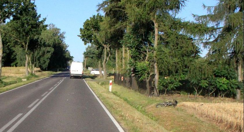 Kierowca dostawczaka uderzył w nastoletniego rowerzystę
