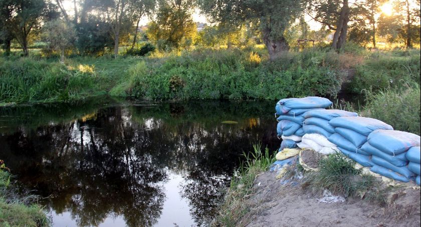 23-latek poważnie ranny po skoku do wody