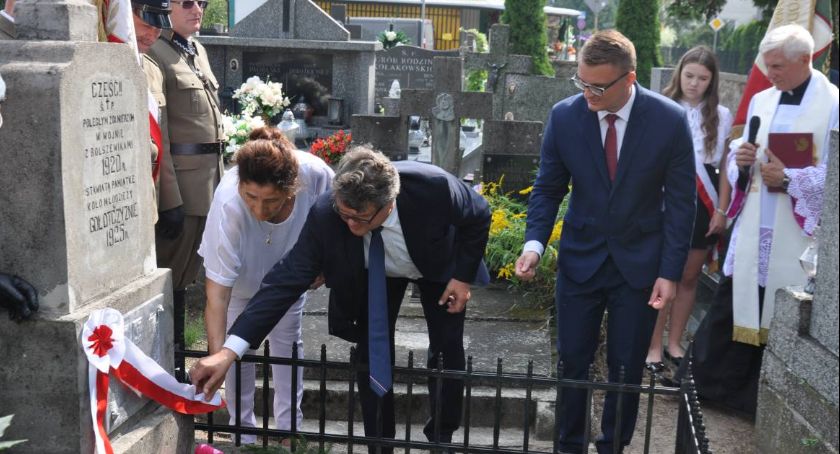 Na cmentarzu w Sońsku odsłonili tablicę [zdjęcia]