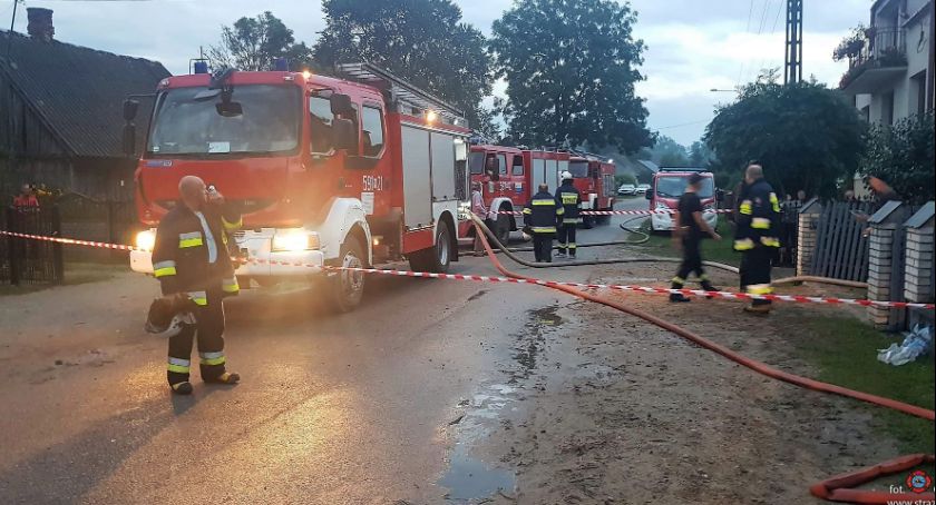 Pożary domu i stodoły po uderzeniu pioruna [zdjęcia]