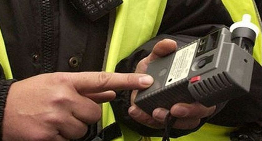 Pijany mieszkaniec powiatu ciechanowskiego za kierownicą Renault