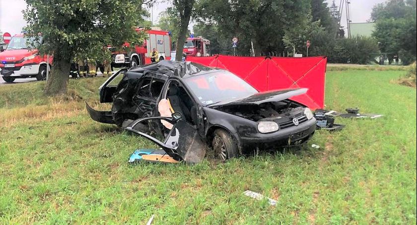 Młoda kobieta zginęła w wypadku na drodze Ciechanów-Przasnysz [zdjęcia]