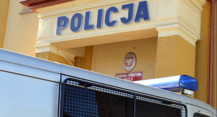 Chciał coś sprawdzić. Wezwał policję do bójki z udziałem 30 osób