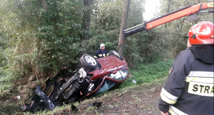 Zderzenie podczas wyprzedzania. Groźny wypadek w powiecie ciechanowskim [zdjęcia]