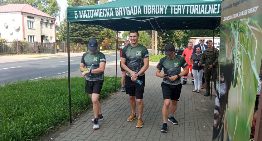 Pokonali w Ciechanowie prawie 500 km. Oddali hołd poległym [zdjęcia]