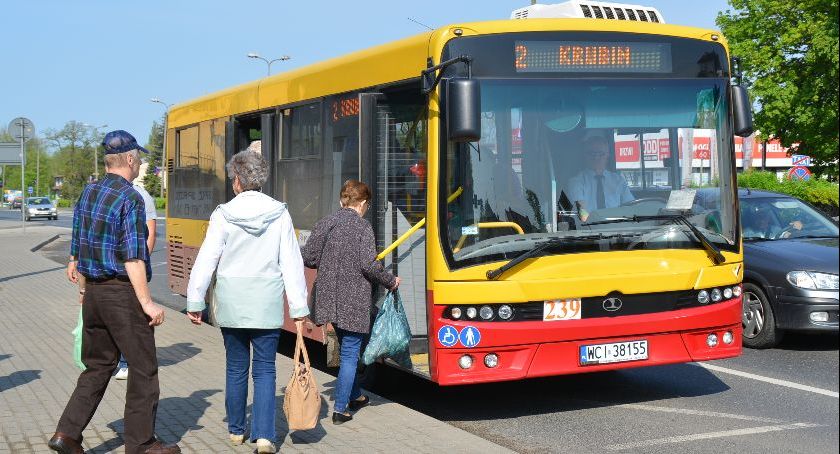 Przesiądź się do autobusu lub na rower miejski. Będą za darmo!