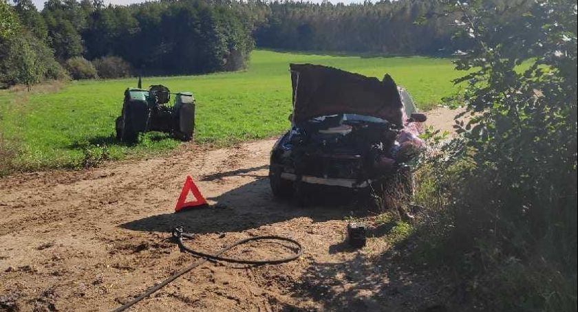 Z ostatniej chwili: Zderzenie osobówki z ciągnikiem
