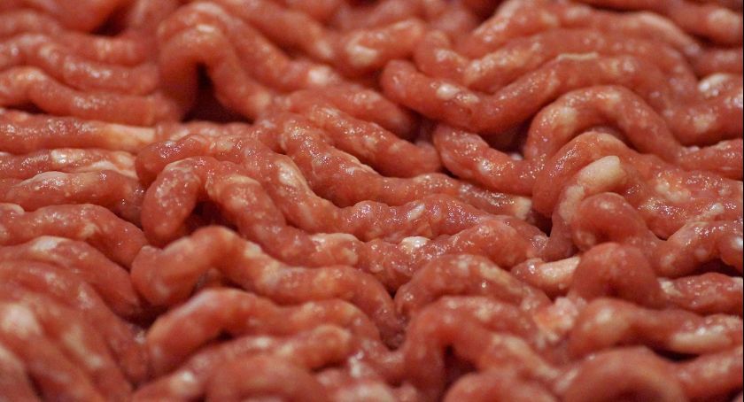 Salmonella w mięsie na kotlety. Produkt znika ze sklepów