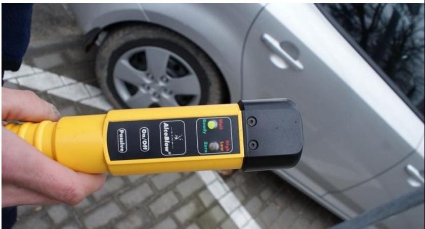 Jechał wężykiem na oczach policjantów. Może teraz trafić za kratki
