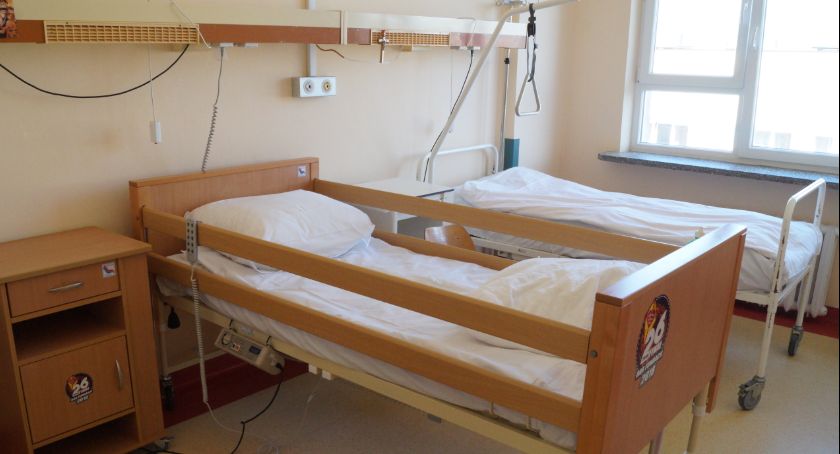 Szpital wstrzymuje przyjęcia na oddział wewnętrzny. Musi zapewnić łóżka dla chorych na Covid-19