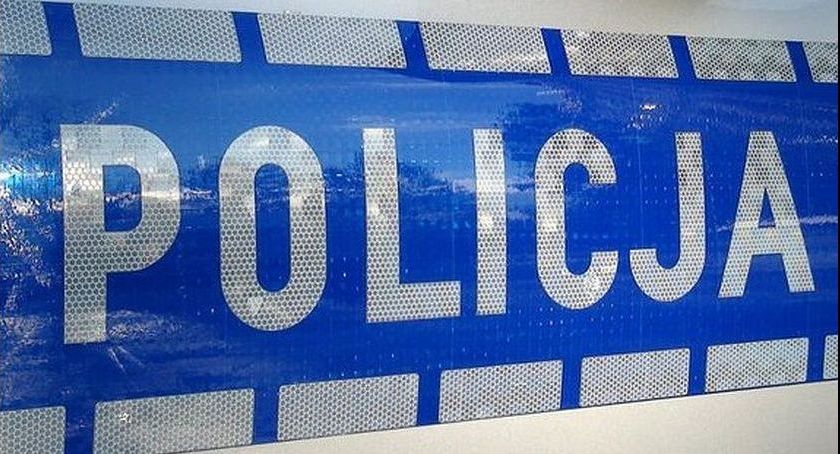 Pijany senior pod Ciechanowem wjechał autem do rowu