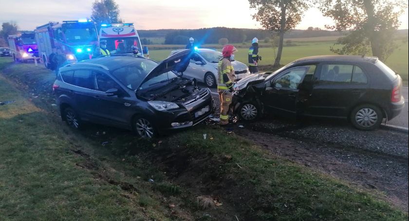 Wyprzedzał i doprowadził do czołowego zderzenia [zdjęcia]