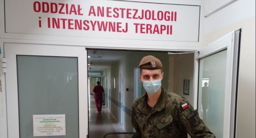 Pełnią służby w Szpitalach, monitorują osoby na kwarantannie, dostarczają środki ochrony osobistej [zdjęcia]