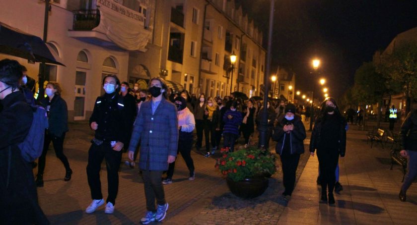 Na Warszawskiej protestowali przeciwko wyrokowi Trybunału Konstytucyjnego [foto/wideo]