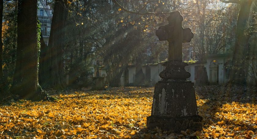 Obchody Wszystkich Świętych. Jest zarządzenie biskupa