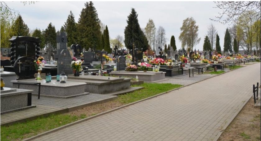 Z ostatniej chwili: Rząd zamyka cmentarze
