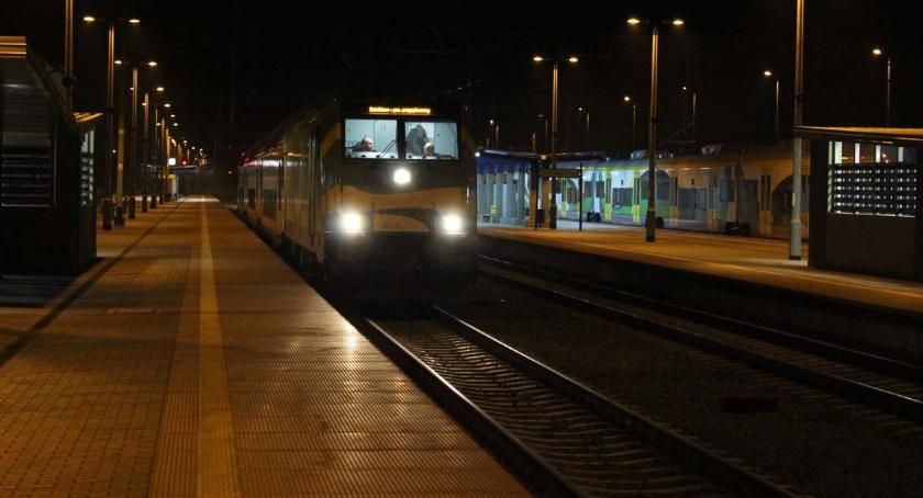 Strażacy ruszyli z pomocą młodemu pasażerowi pociągu
