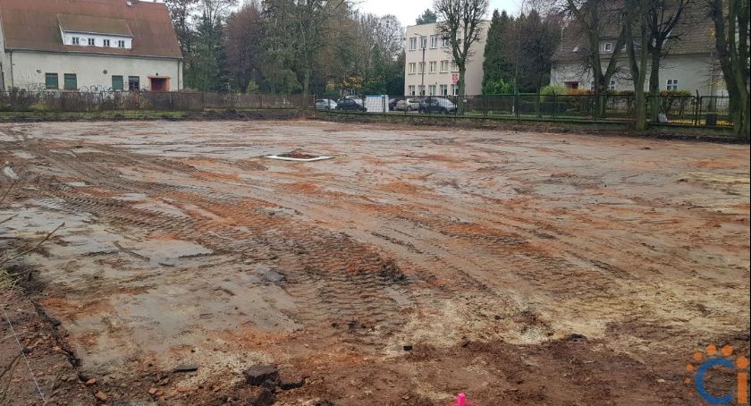 Przy ZS 1 w Ciechanowie powstaje nowe boisko 